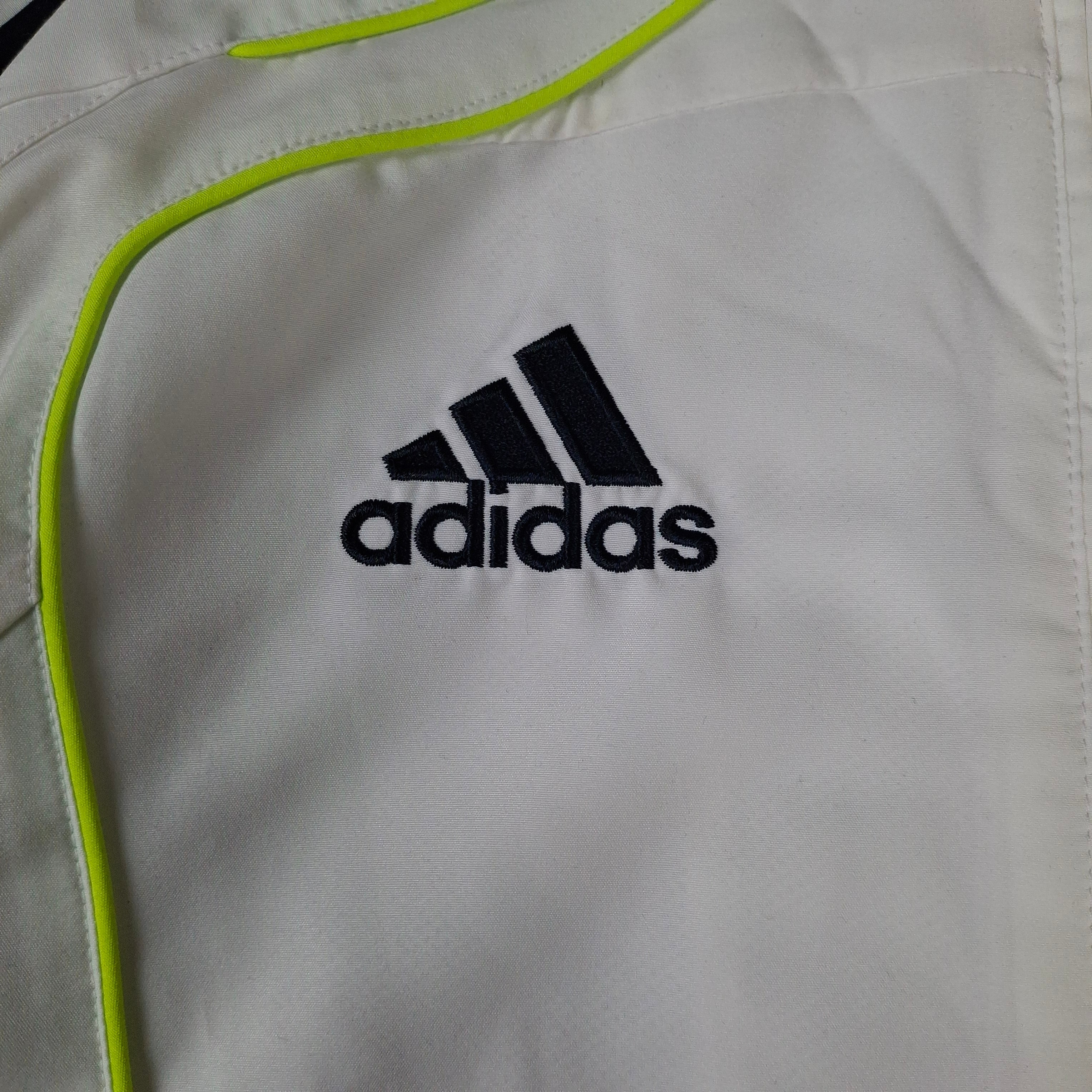 Real madrid tracksuit (L) Neon and white