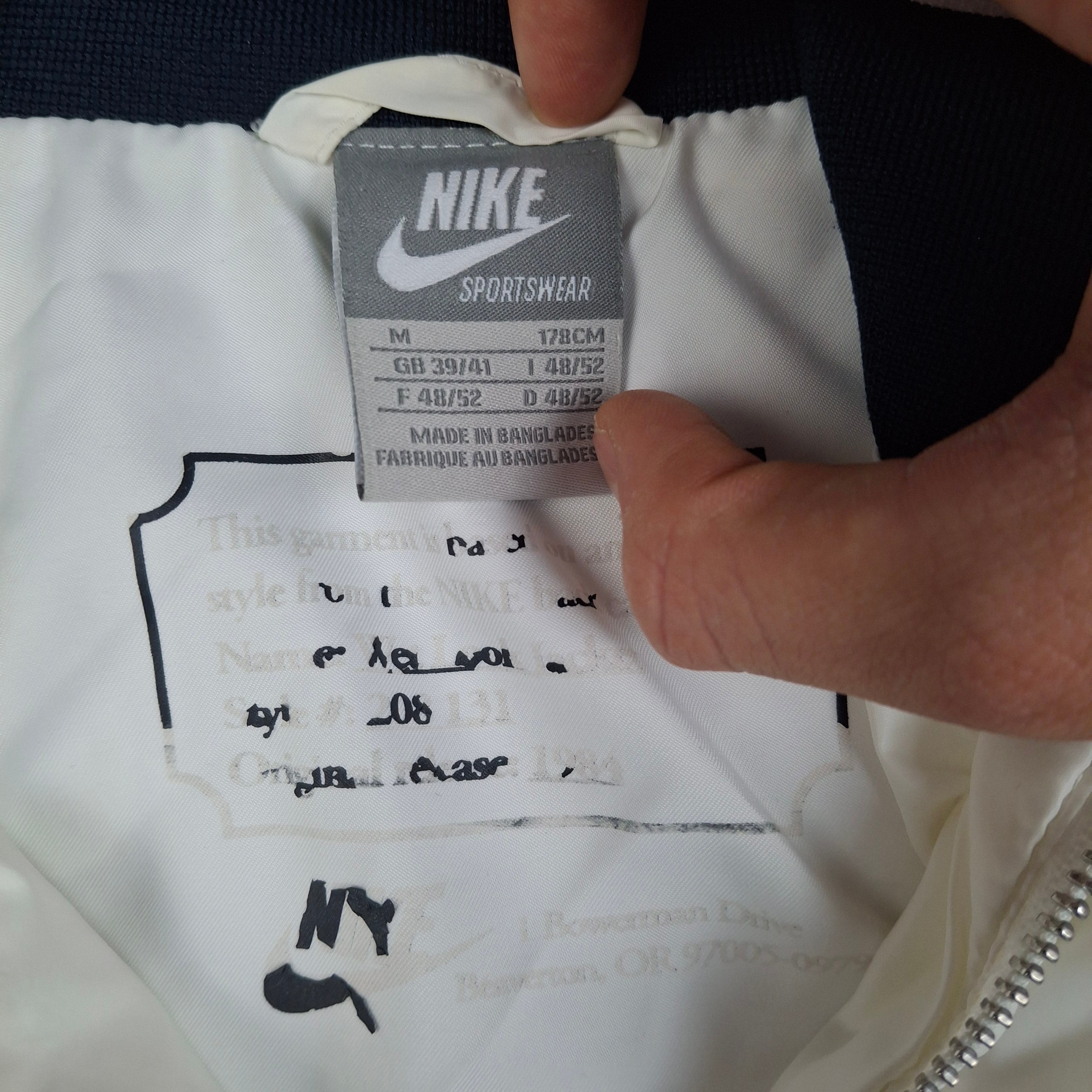 Nike white vintage Jacket (M)